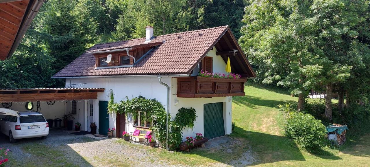 Ferienwohnung Nadine Egger Himmelberg ภายนอก รูปภาพ